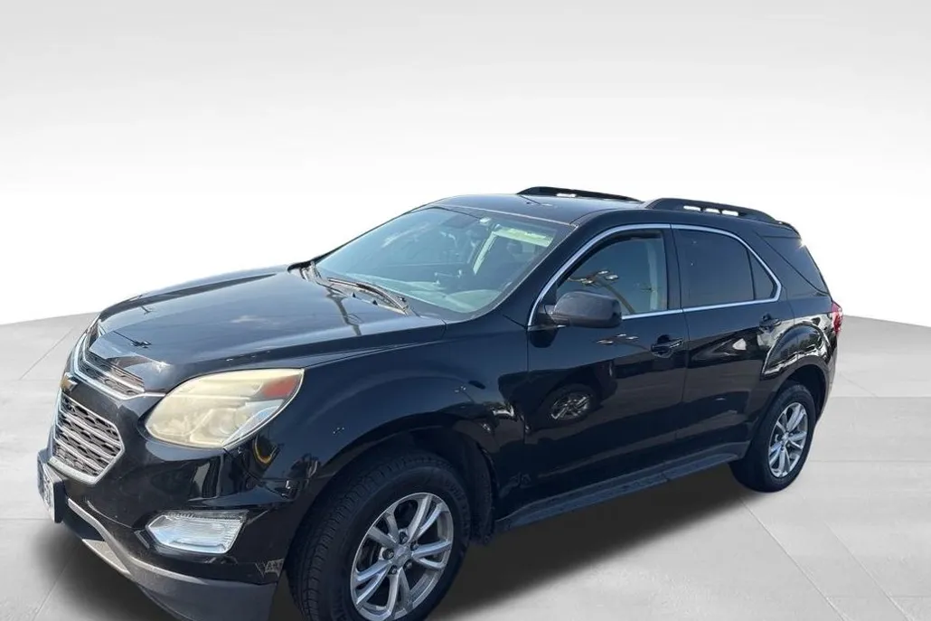2017 Chevrolet Equinox LT photo 1