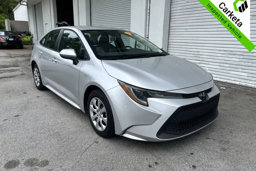 2021 Toyota Corolla LE photo 1