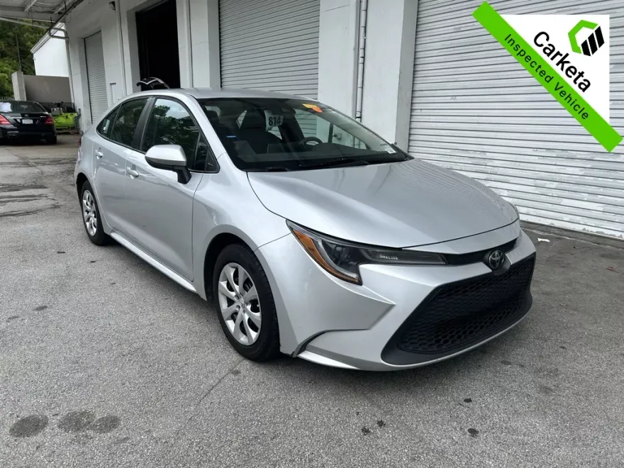 2021 Toyota Corolla LE photo 1