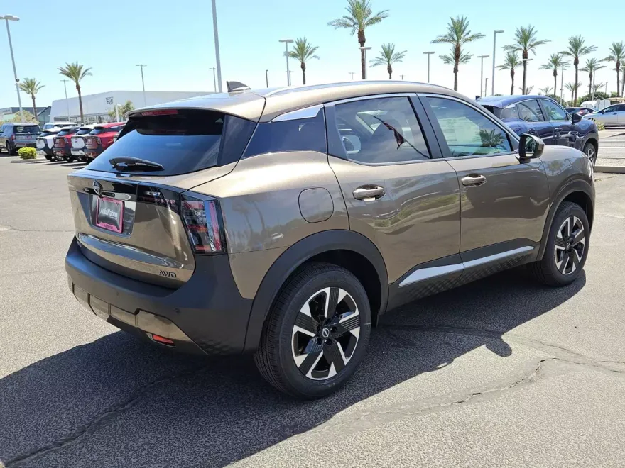 2025 Nissan Kicks SV photo 1