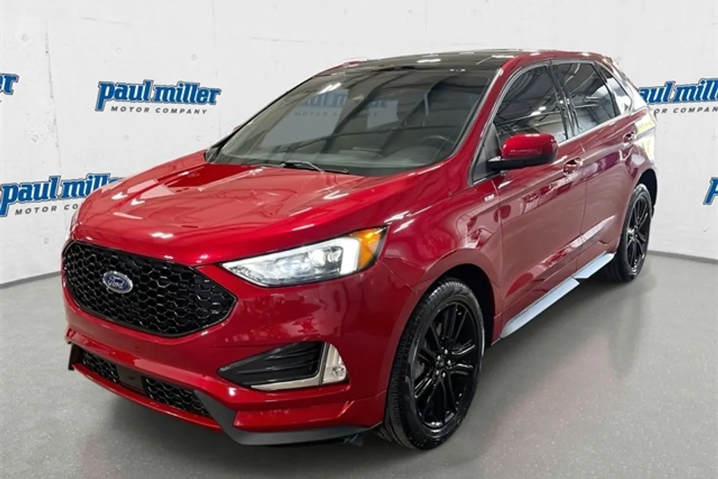 2023 Ford Edge ST photo 1