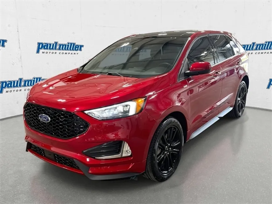 2023 Ford Edge ST photo 1