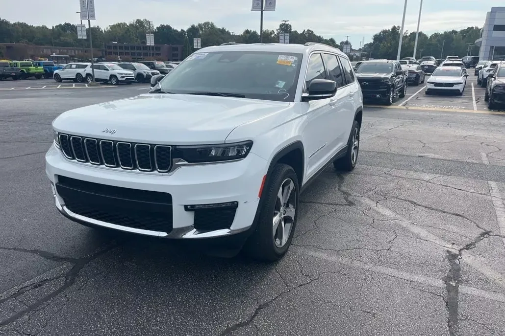 2023 Jeep Grand Cherokee Limited photo 1
