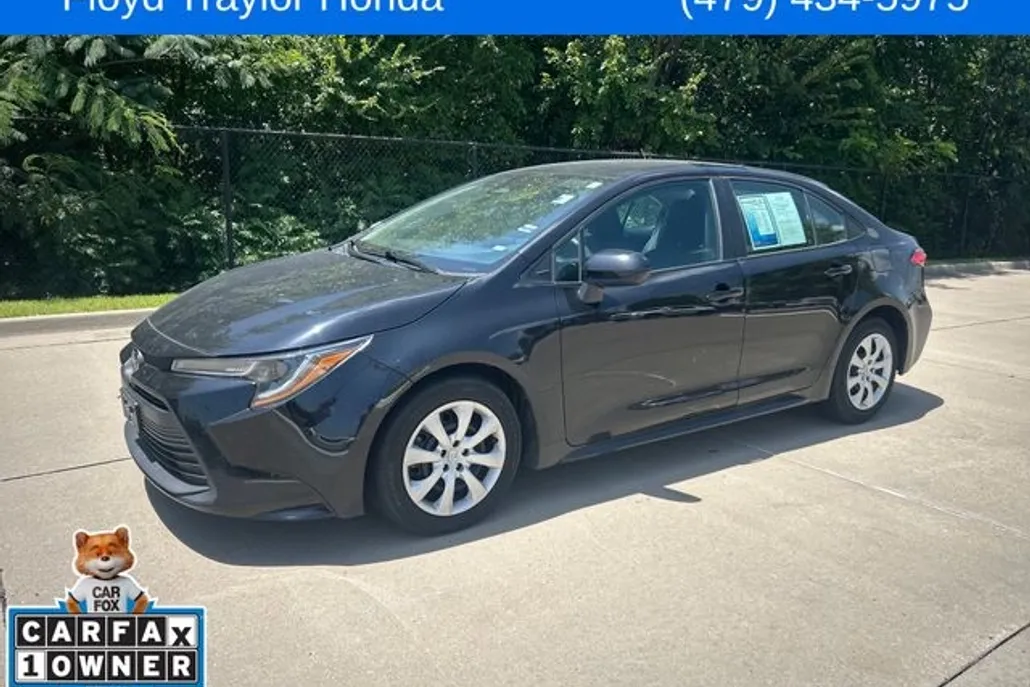 2023 Toyota Corolla LE photo 1