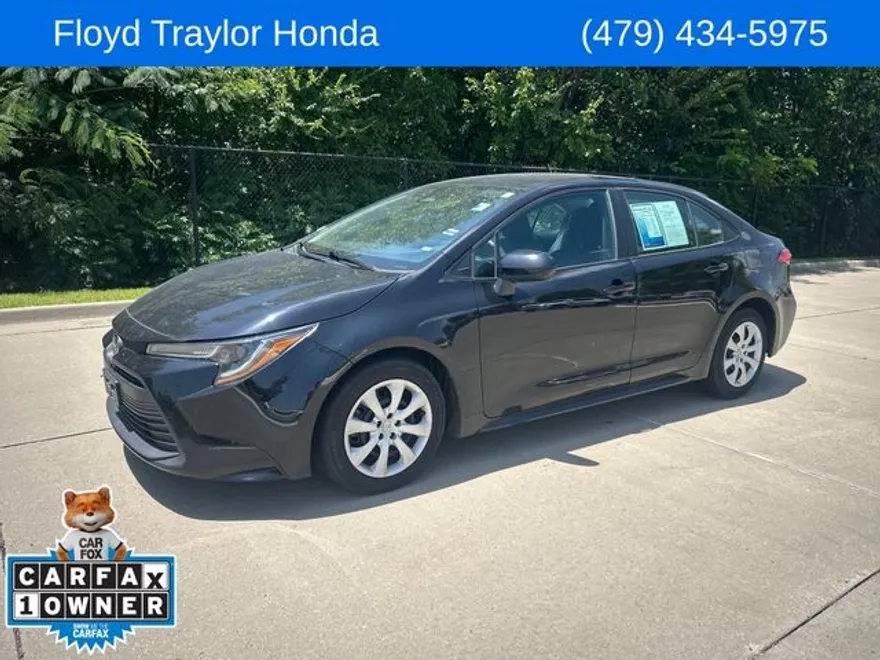 2023 Toyota Corolla LE photo 1