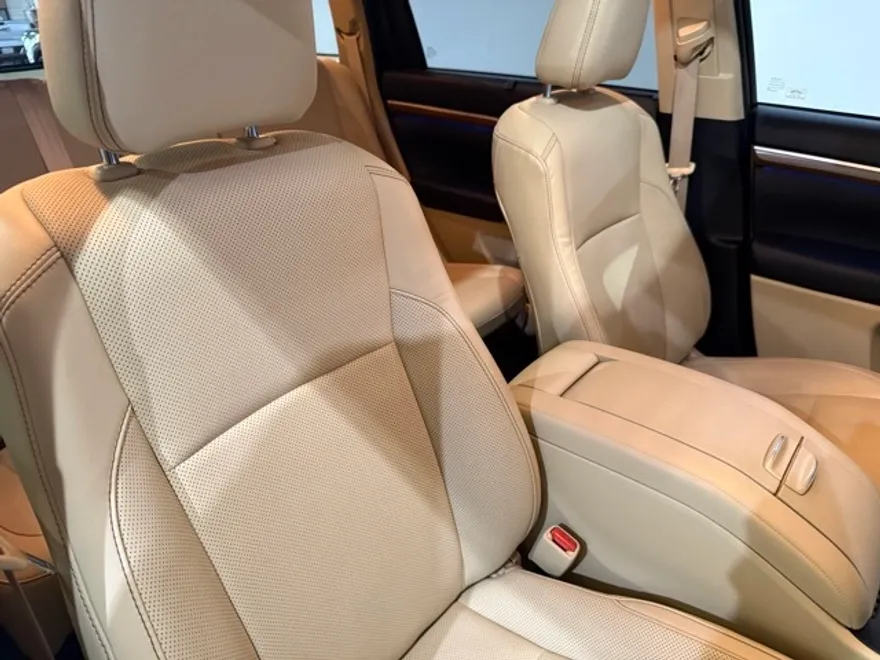 2019 Toyota Highlander Limited photo 1