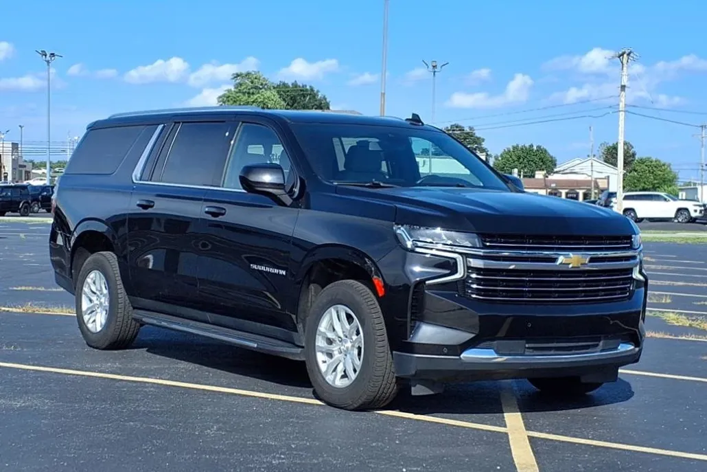 2023 Chevrolet Suburban LT photo 1