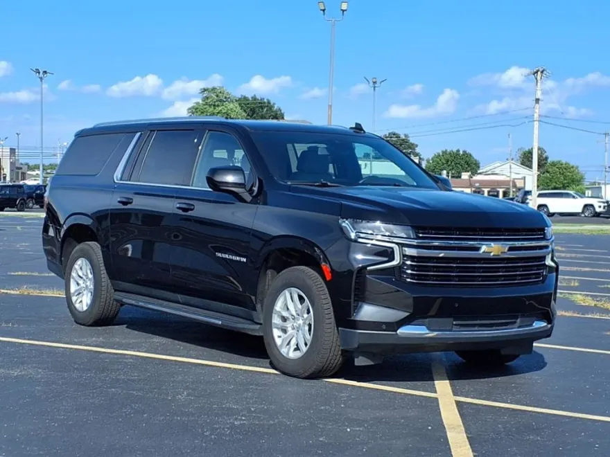 2023 Chevrolet Suburban LT photo 1