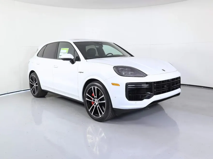 2025 Porsche Cayenne Turbo E-Hybrid photo 9
