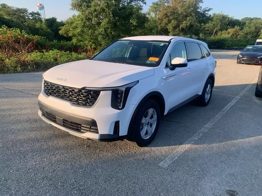 2025 Kia Sorento LX photo 1