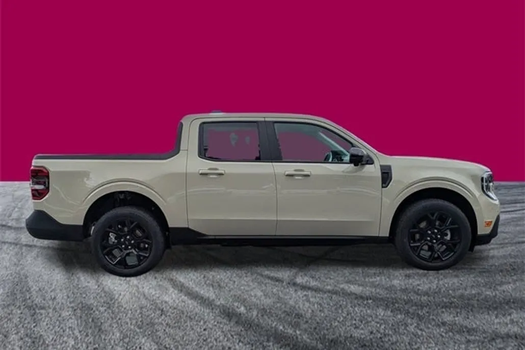 2025 Ford Maverick Lariat photo 1