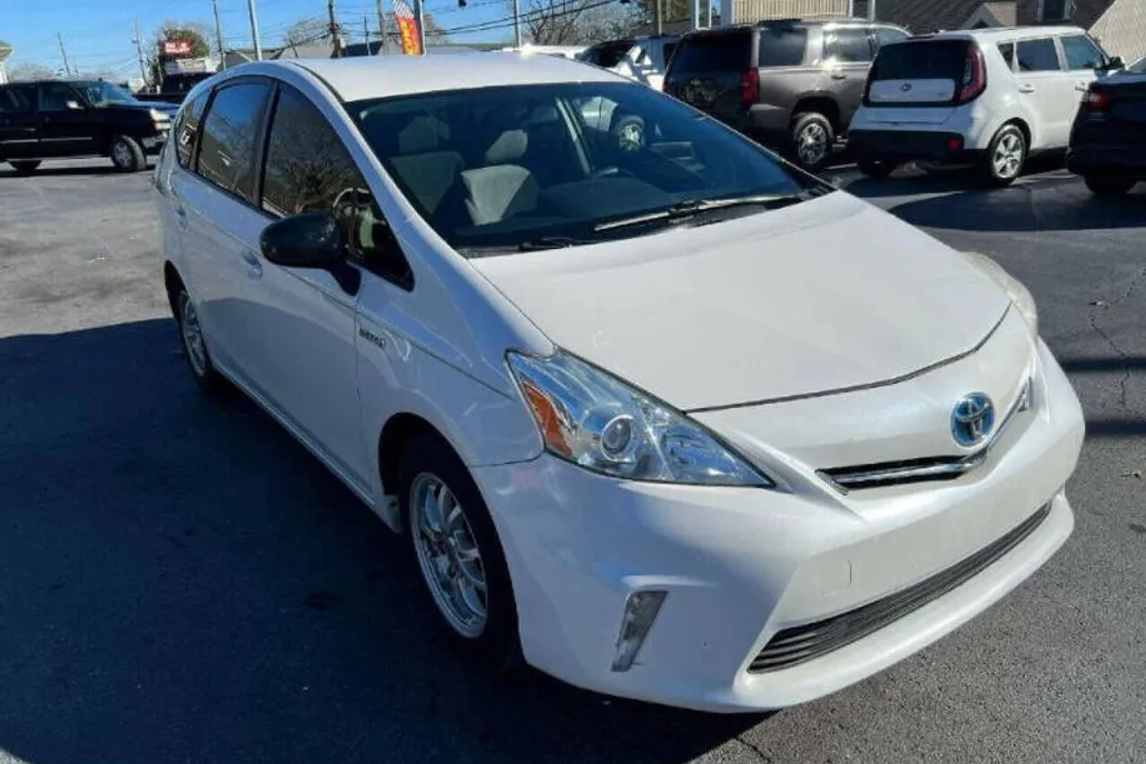 2013 Toyota Prius V Five photo 1