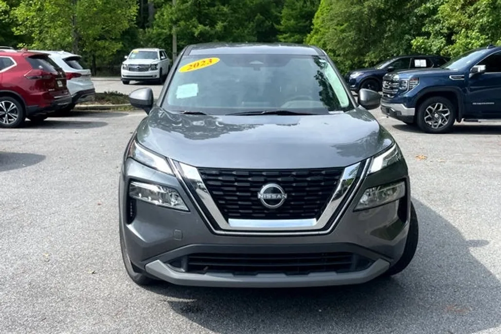 2023 Nissan Rogue SV photo 1