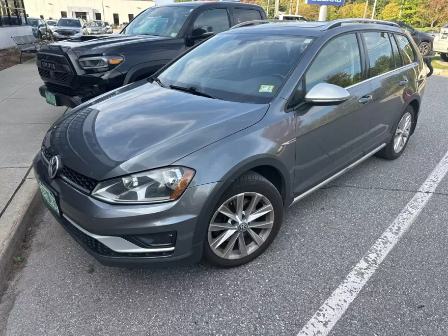 2017 Volkswagen Golf Alltrack TSI photo 2