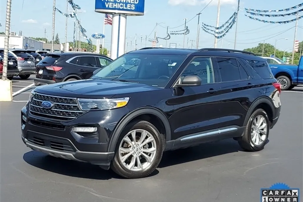 2023 Ford Explorer XLT photo 1