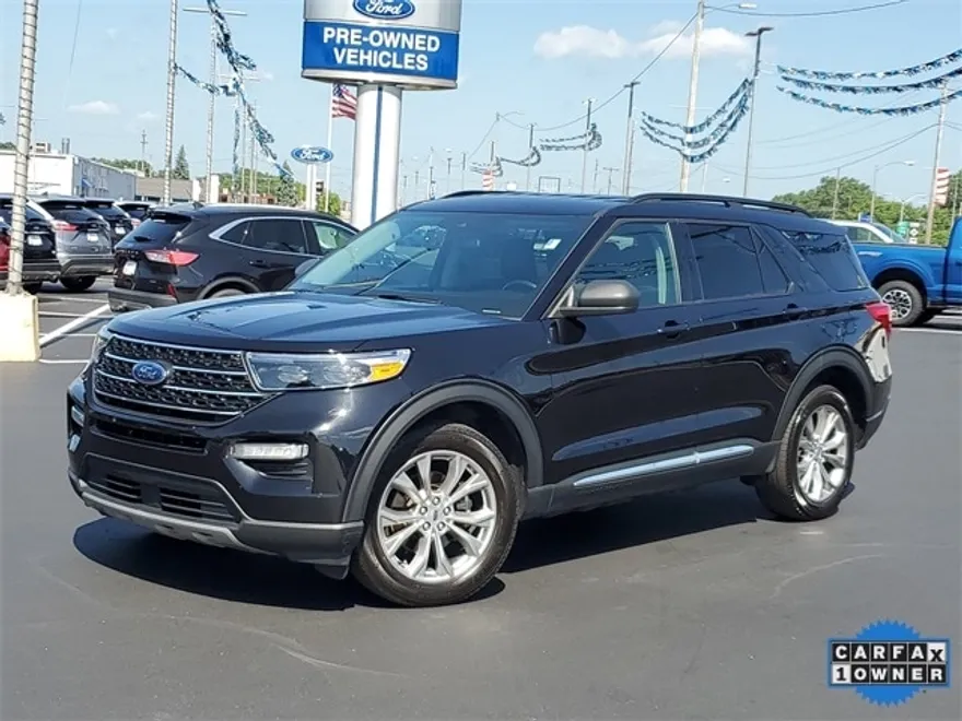 2023 Ford Explorer XLT photo 1