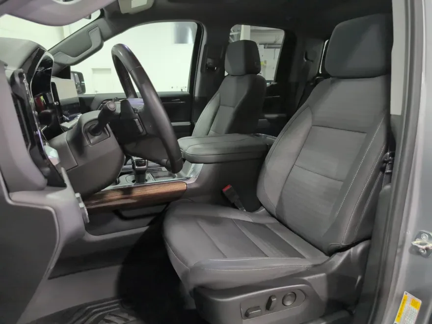2023 Chevrolet Silverado RST photo 1