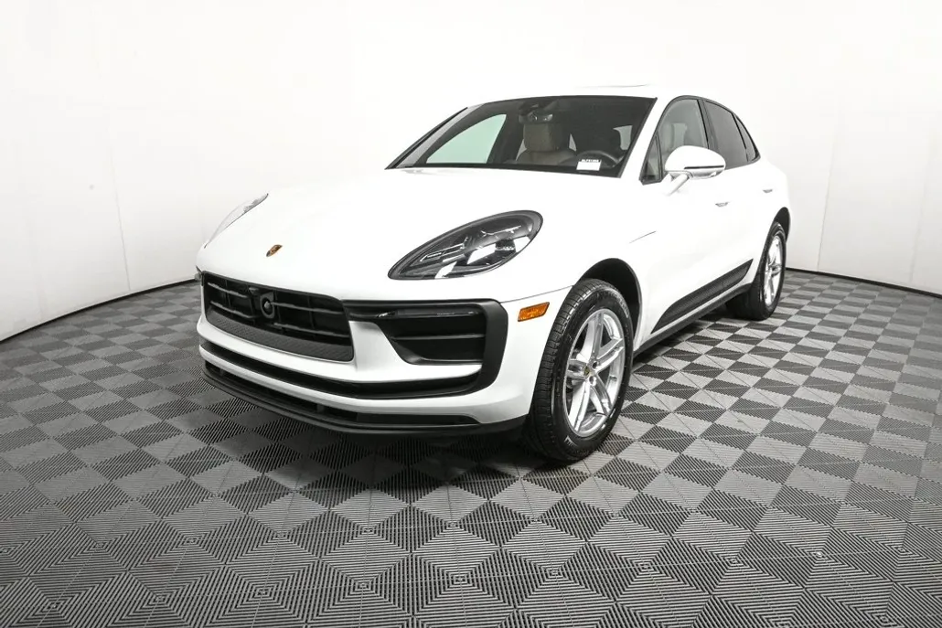 2025 Porsche Macan T photo 1