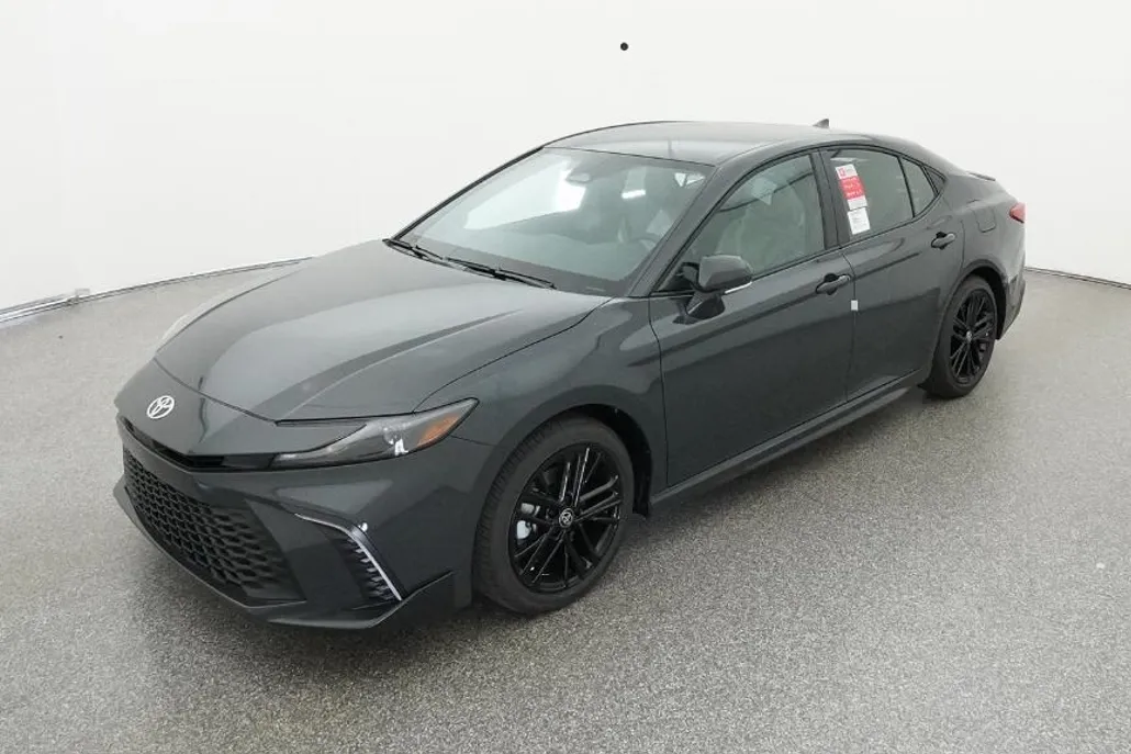 2026 Toyota Camry SE photo 1