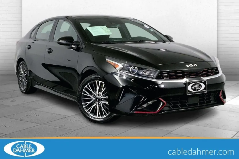 2022 Kia Forte GT-Line photo 1