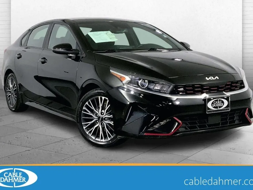 2022 Kia Forte GT-Line photo 1