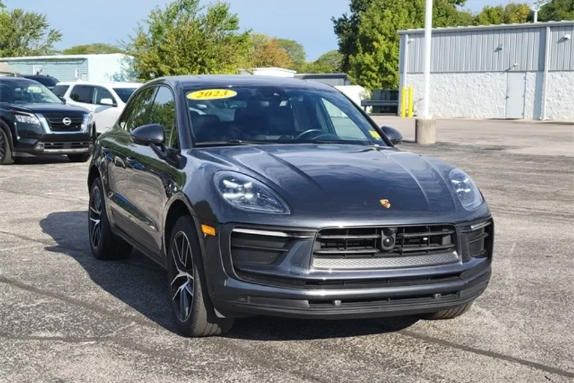 2023 Porsche Macan T photo 1