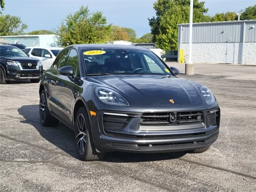 2023 Porsche Macan T photo 1