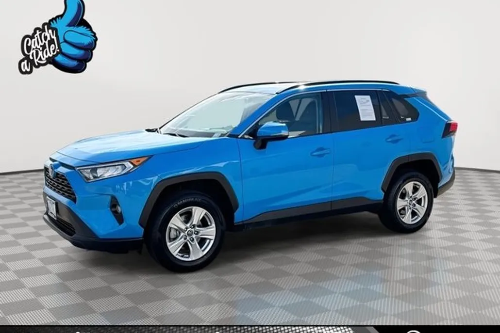 2020 Toyota RAV4 XLE photo 1