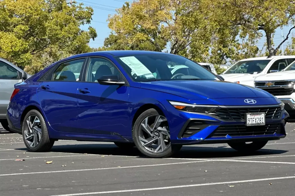 2025 Hyundai Elantra SEL Sport photo 1