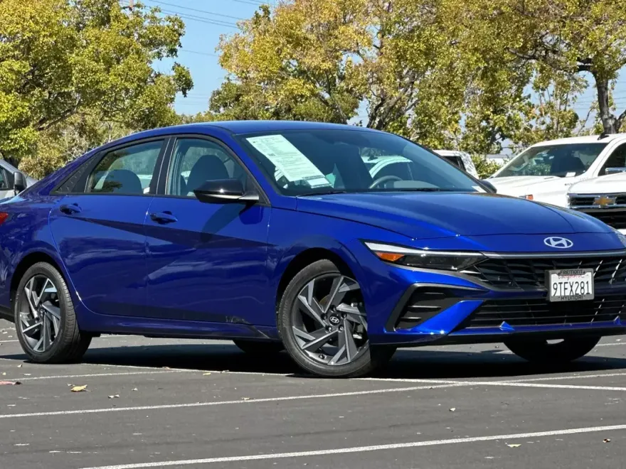 2025 Hyundai Elantra SEL Sport photo 1