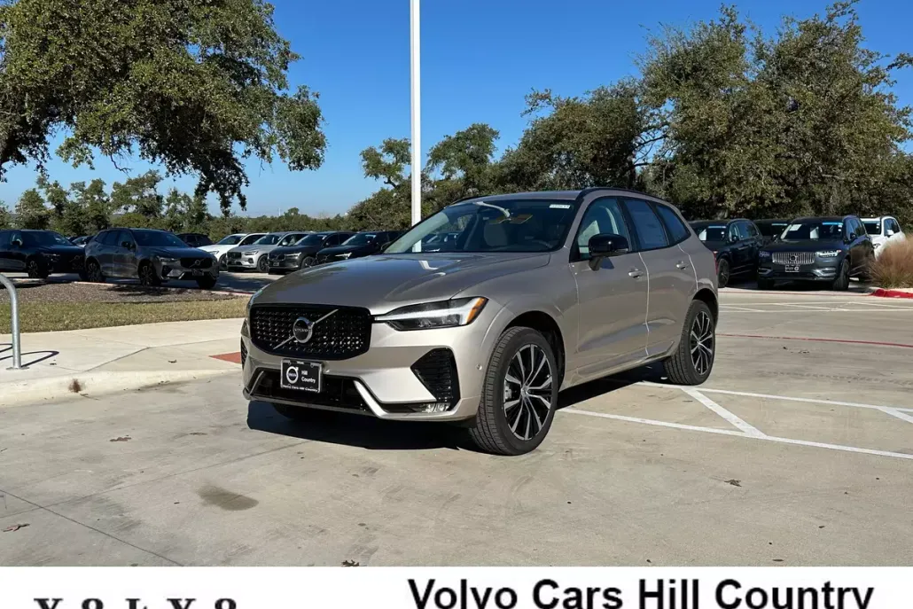 2025 Volvo XC60 B5 Plus photo 1