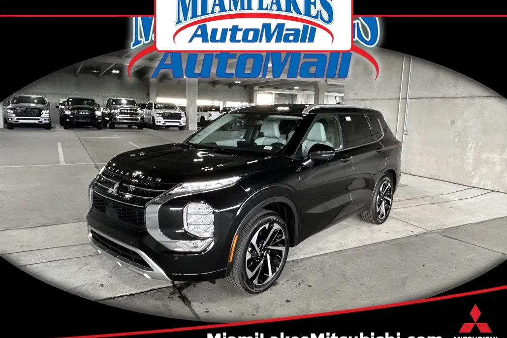 2024 Mitsubishi Outlander SEL photo 1