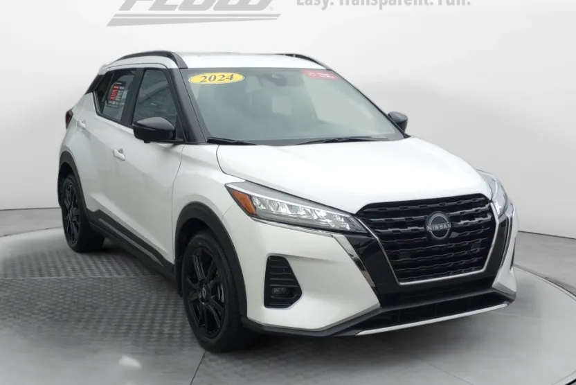2024 Nissan Kicks SR photo 1