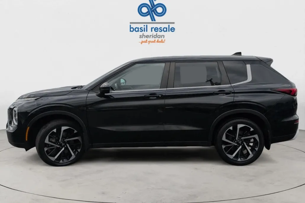 2022 Mitsubishi Outlander SE photo 1