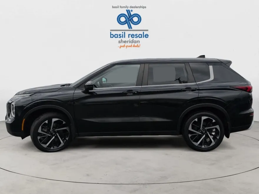 2022 Mitsubishi Outlander SE photo 1