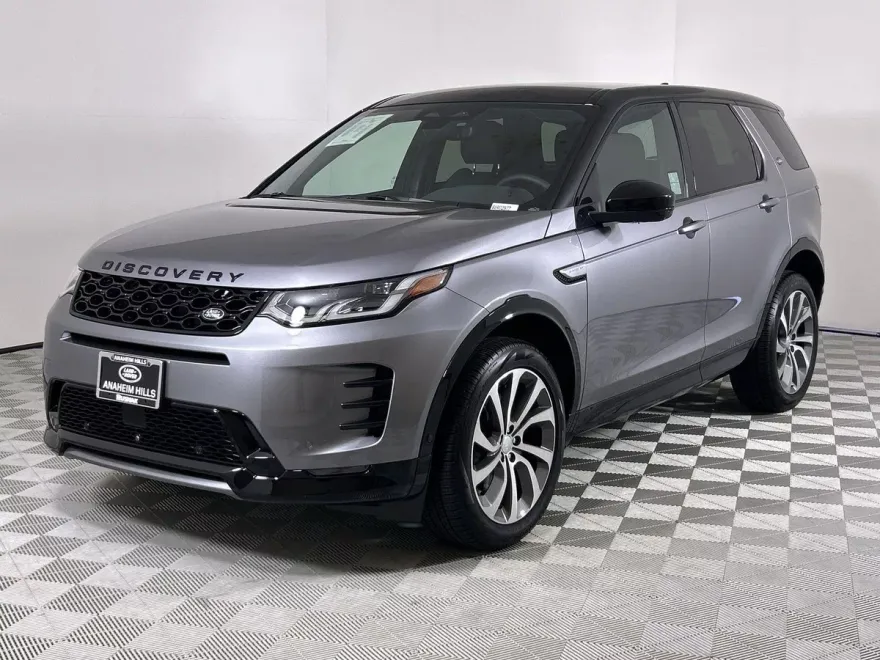 2025 Land Rover Discovery Sport SE photo 1