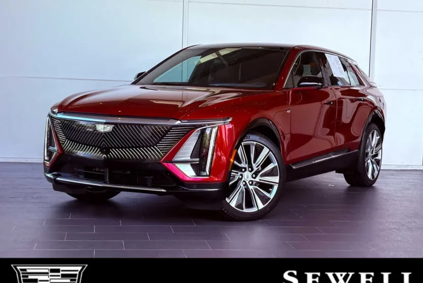 2024 Cadillac Lyriq Luxury photo 1