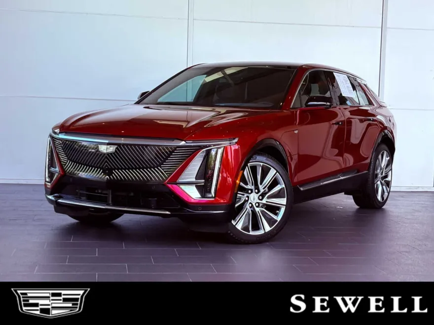 2024 Cadillac Lyriq Luxury photo 1