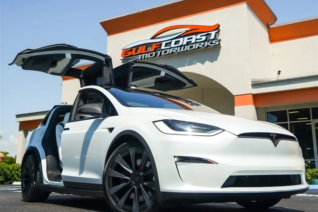 2022 Tesla Model X Plaid photo 1