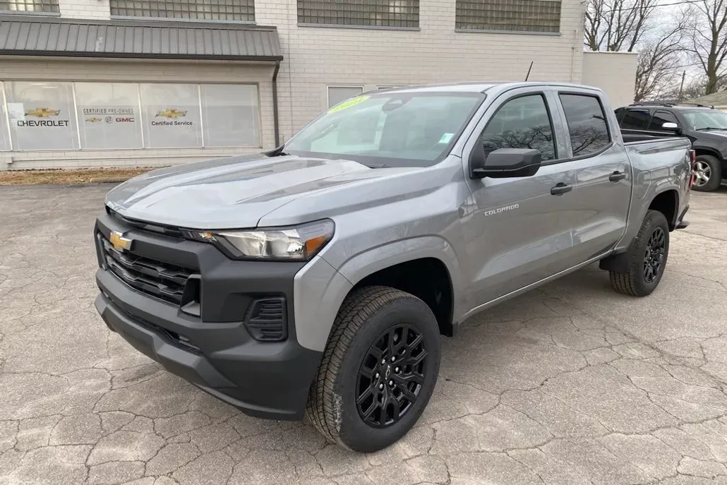 2025 Chevrolet Colorado LT photo 1