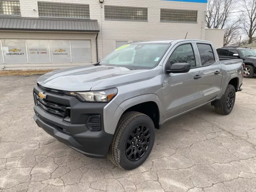 2025 Chevrolet Colorado LT photo 1