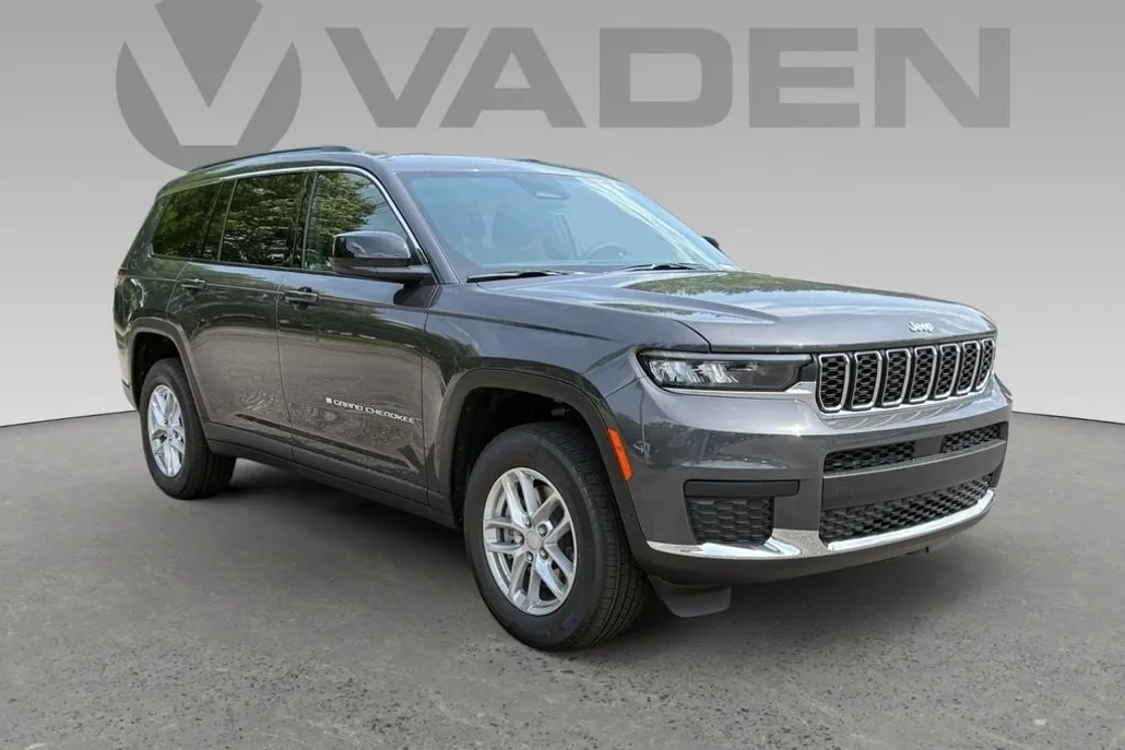2025 Jeep Grand Cherokee Laredo photo 1