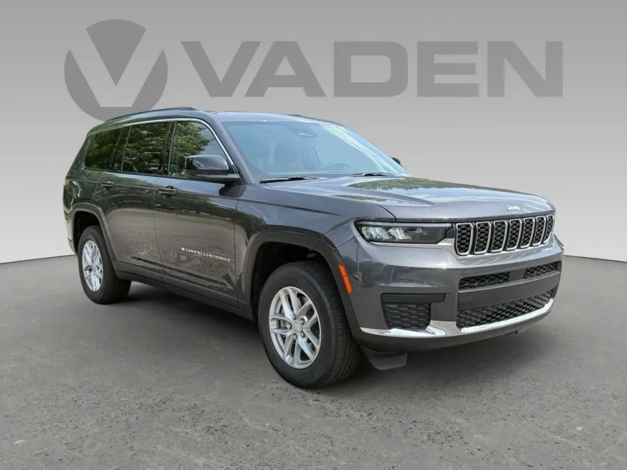 2025 Jeep Grand Cherokee Laredo photo 1