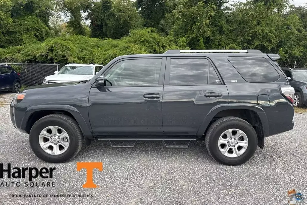 2024 Toyota 4Runner SR5 Premium photo 1