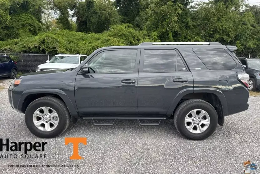 2024 Toyota 4Runner SR5 Premium photo 1