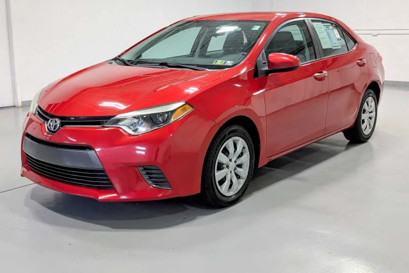 2016 Toyota Corolla LE photo 1