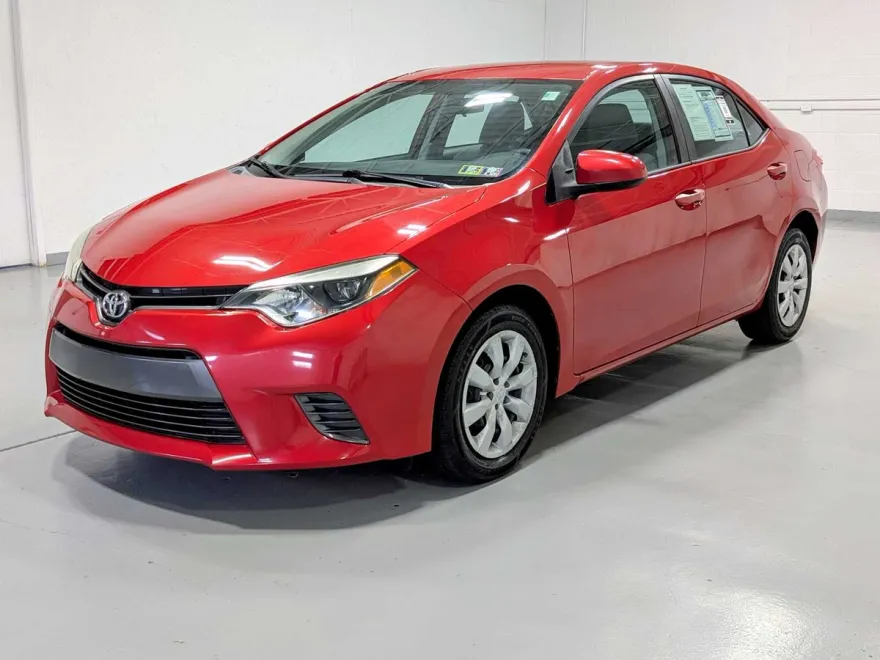 2016 Toyota Corolla LE photo 1