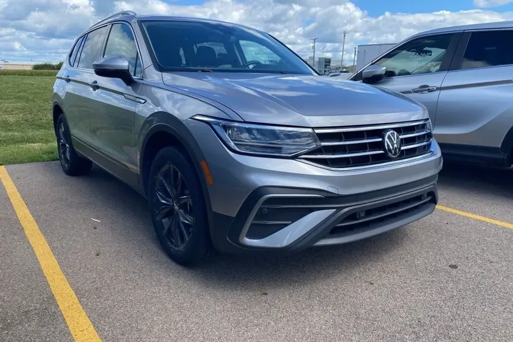 2024 Volkswagen Tiguan SE Wolfsburg Edition photo 1
