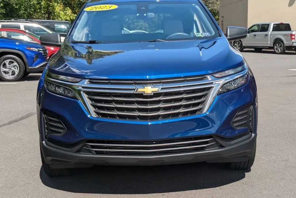 2023 Chevrolet Equinox LS photo 1