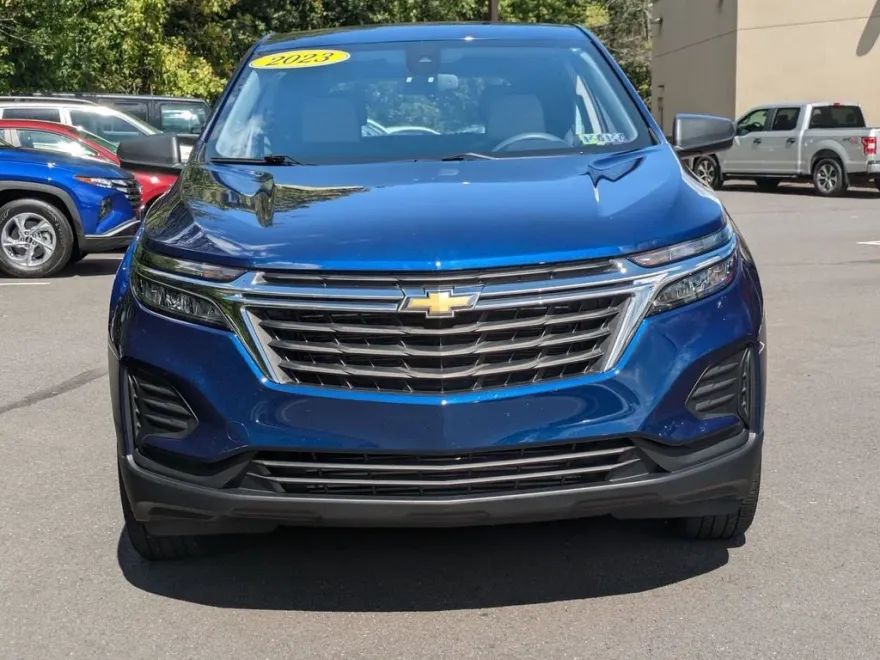 2023 Chevrolet Equinox LS photo 1